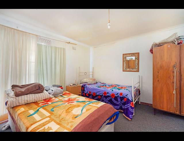 1,500M² GUESTHOUSE FOR SALE IN WALMER ESTATE